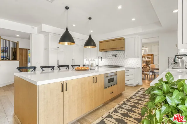 $3,895,000 | 18321 Lake Encino Drive, Encino, CA 91316