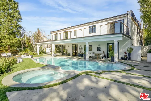 $3,895,000 | 18321 Lake Encino Drive, Encino, CA 91316