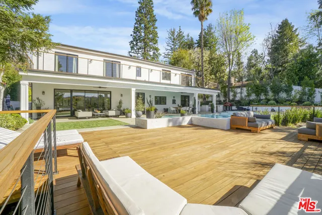 $3,895,000 | 18321 Lake Encino Drive, Encino, CA 91316