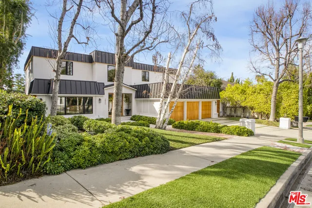 $3,895,000 | 18321 Lake Encino Drive, Encino, CA 91316