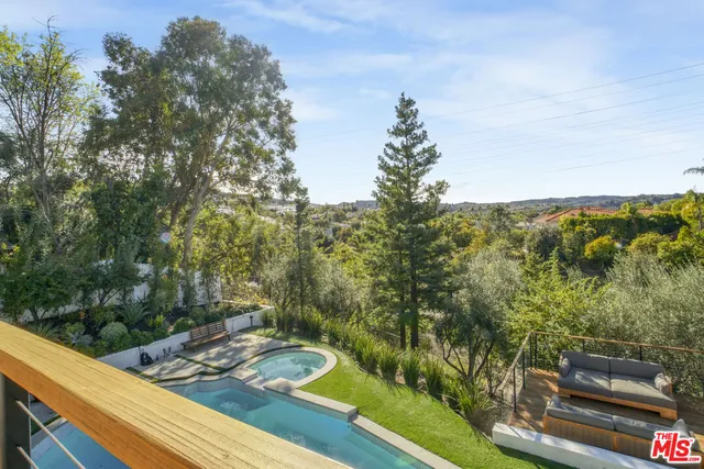 $3,895,000 | 18321 Lake Encino Drive, Encino, CA 91316