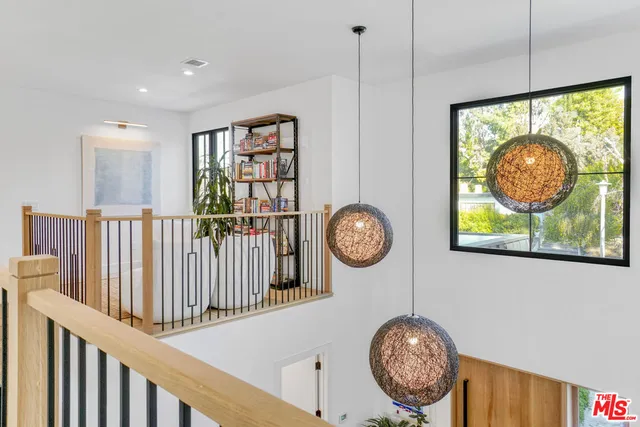 $3,895,000 | 18321 Lake Encino Drive, Encino, CA 91316