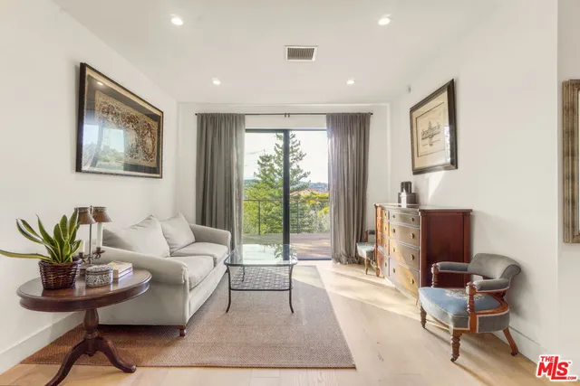 $3,895,000 | 18321 Lake Encino Drive, Encino, CA 91316