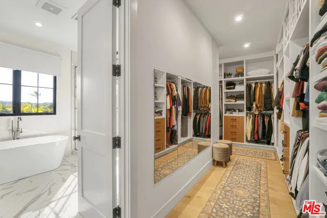 $3,895,000 | 18321 Lake Encino Drive, Encino, CA 91316