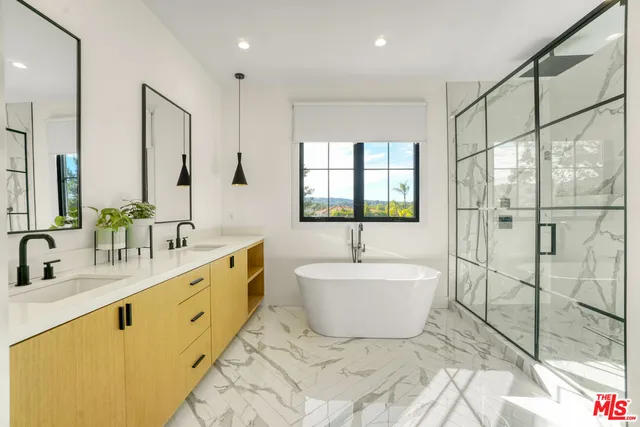 $3,895,000 | 18321 Lake Encino Drive, Encino, CA 91316