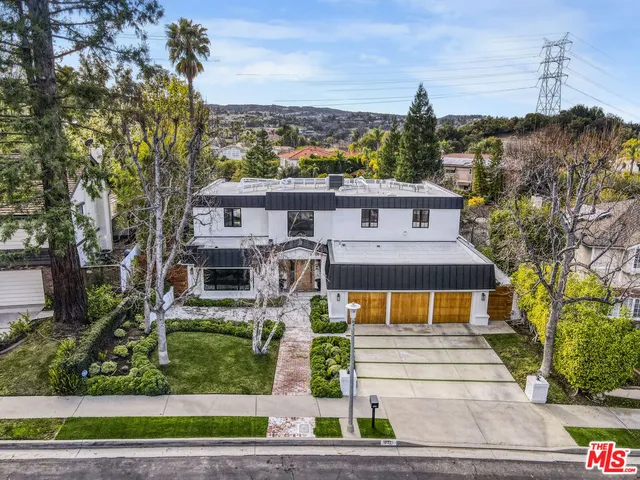 $3,895,000 | 18321 Lake Encino Drive, Encino, CA 91316