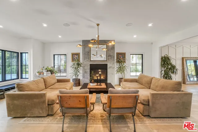 $3,895,000 | 18321 Lake Encino Drive, Encino, CA 91316
