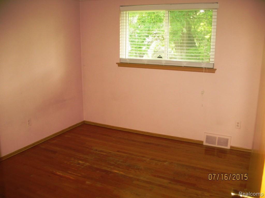 29306 Merrick Warren, MI 48092 - Photo 7 of 28 IMG_5590.jpg