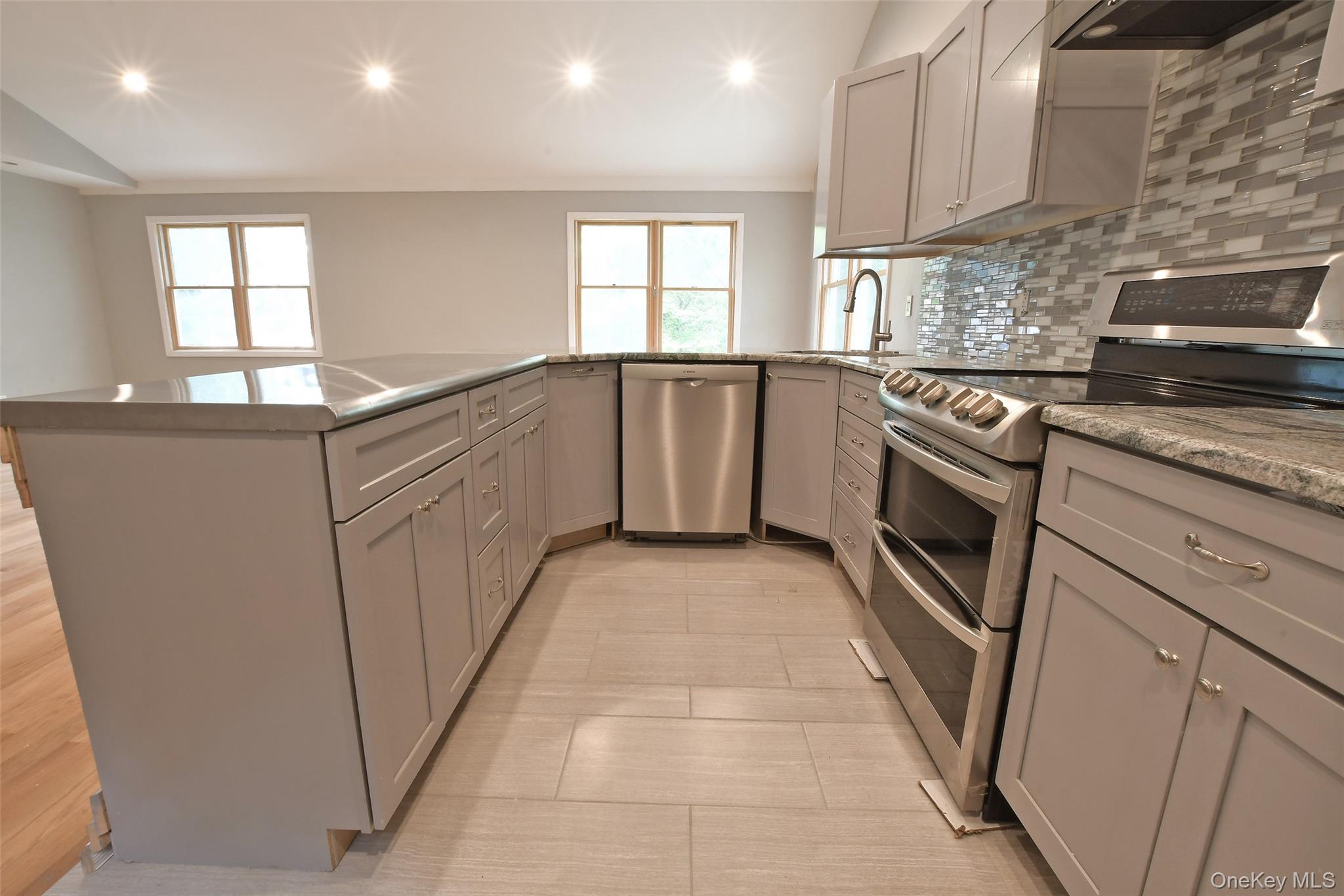 6 Southold Road Sound Beach, NY 11789 - Photo 17 of 31