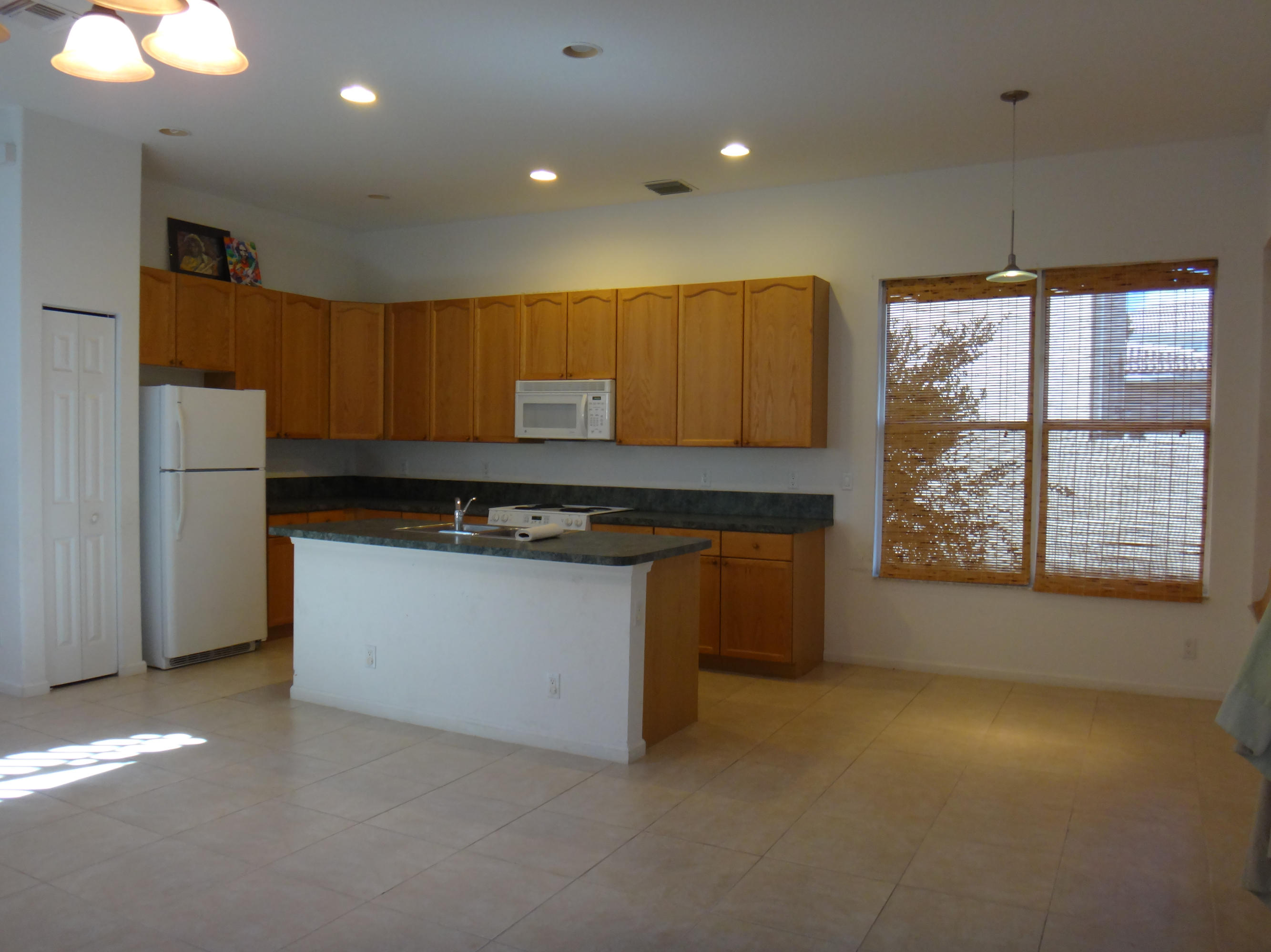 4275 Sabal Lakes Road Delray Beach, FL 33445 - Photo 4 of 13 kitchen