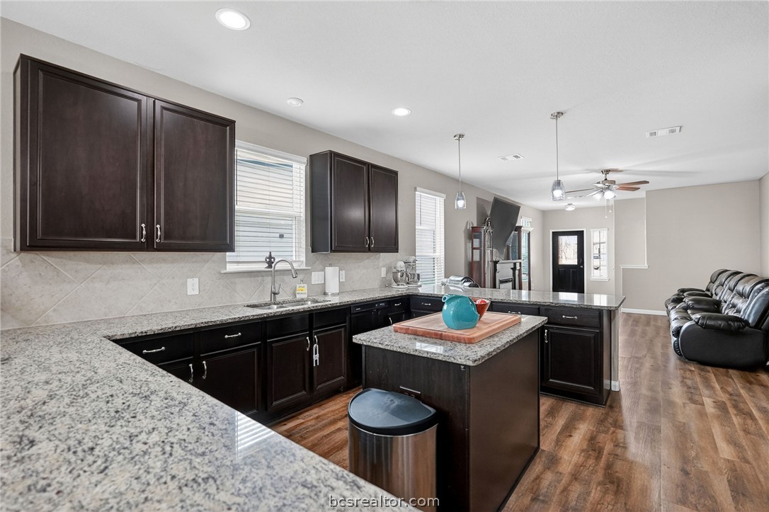 4718 Milagro Loop Bryan, TX 77807 - Photo 8 of 39