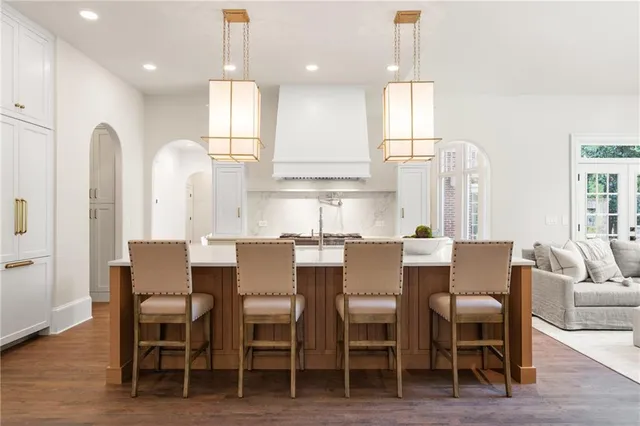 a kitchen that has a lot of cabinets in it