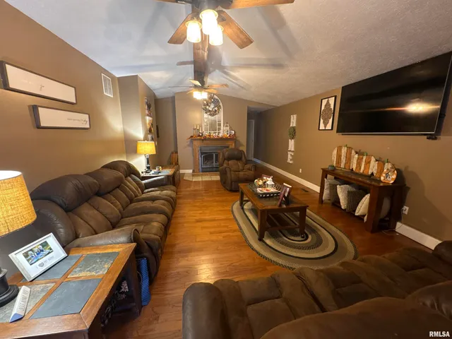 $269,000 | 564 Pleasant Lane, Jonesboro, IL 62952