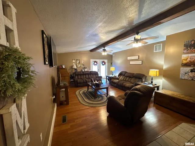 $269,000 | 564 Pleasant Lane, Jonesboro, IL 62952