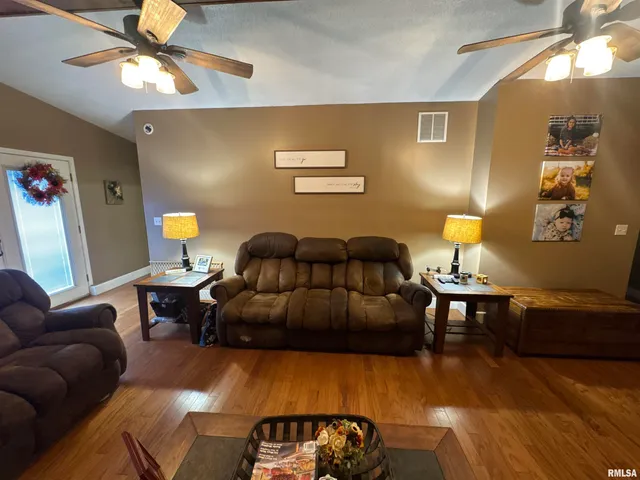 $269,000 | 564 Pleasant Lane, Jonesboro, IL 62952