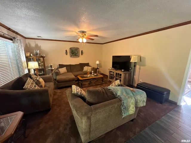 $269,000 | 564 Pleasant Lane, Jonesboro, IL 62952