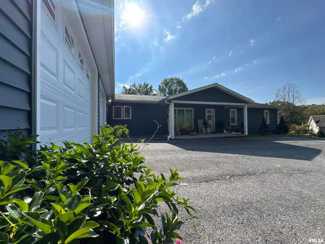 $269,000 | 564 Pleasant Lane, Jonesboro, IL 62952