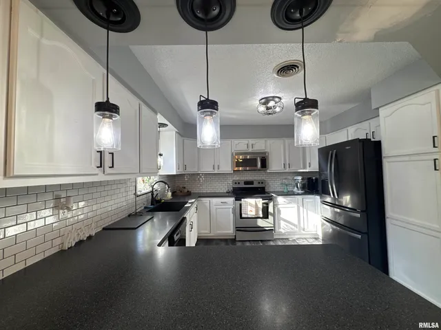 $269,000 | 564 Pleasant Lane, Jonesboro, IL 62952