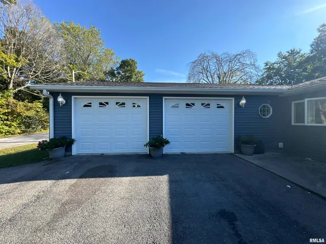 $269,000 | 564 Pleasant Lane, Jonesboro, IL 62952