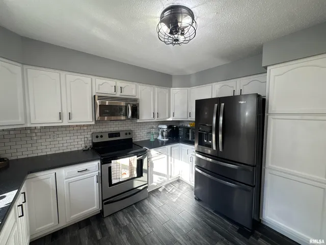 $269,000 | 564 Pleasant Lane, Jonesboro, IL 62952