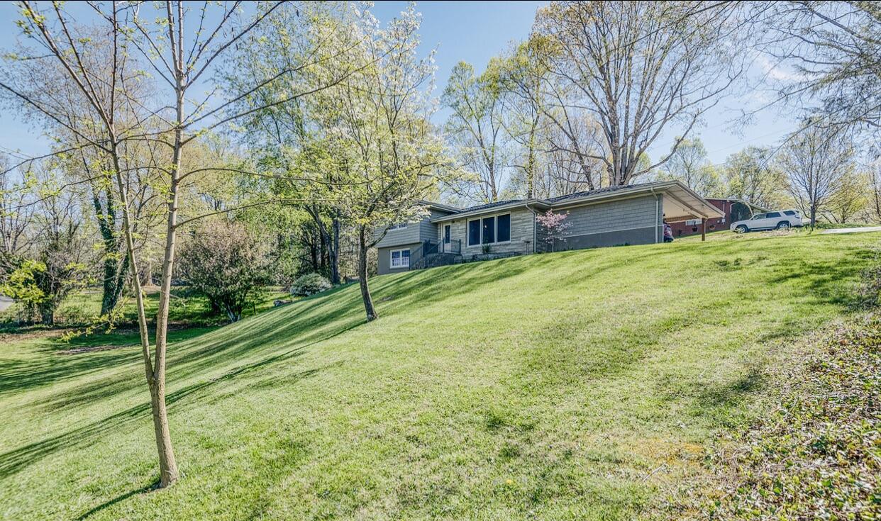 179 Greendale Road Johnson City, TN 37601 - Photo 3 of 48 2F284526-CB2C-4642-89E1-B3687FE001C0