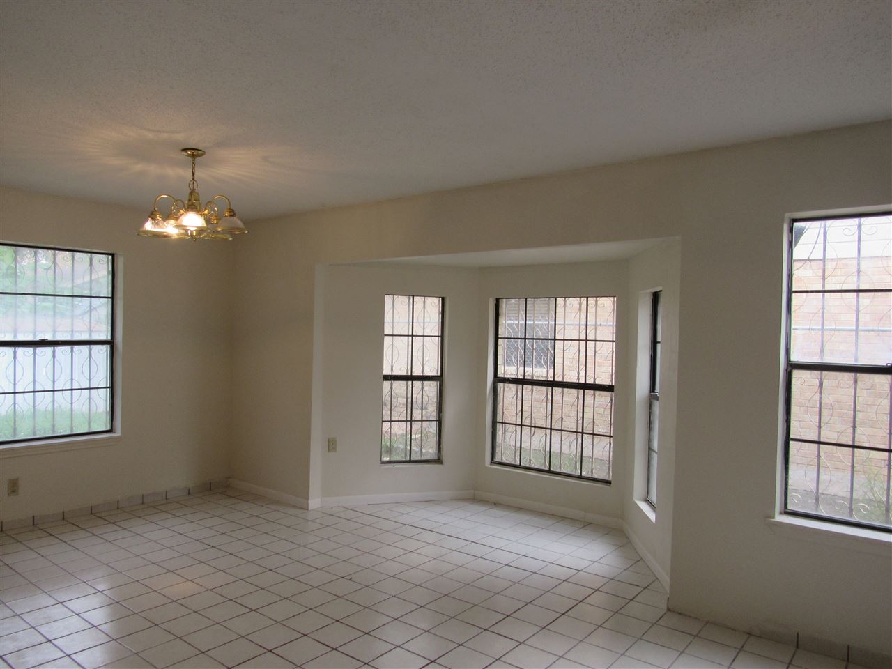 104 Delaware Street Laredo, TX 78041 - Photo 4 of 17 Gallery Image 4
