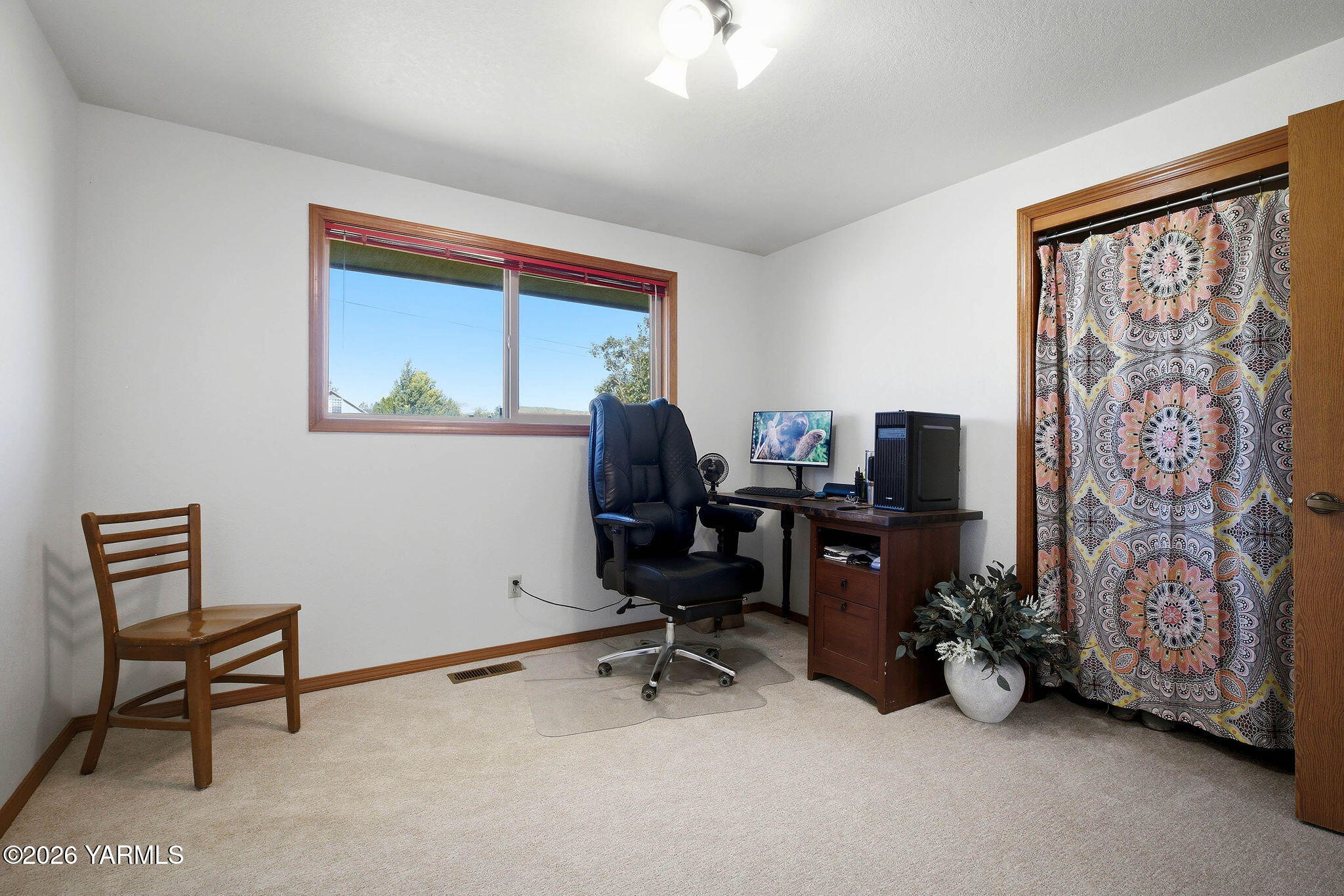 261 Westridge Road Selah, WA 98942 - Photo 24 of 31 Bedroom 3