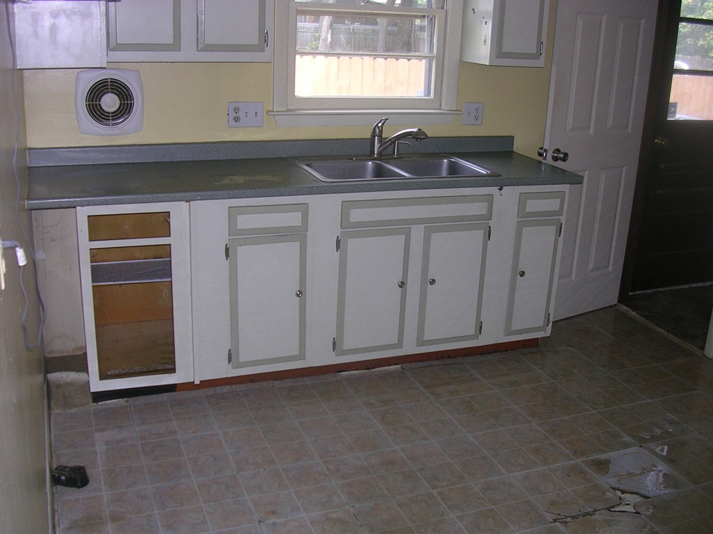 23 Darling Street Springfield, MA 01151 - Photo 3 of 8