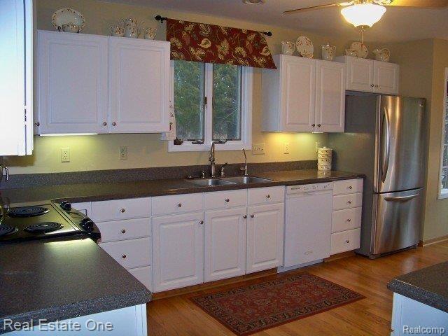 11130 Ridge View Trail Fenton, MI 48430 - Photo 12 of 25 Kitchen