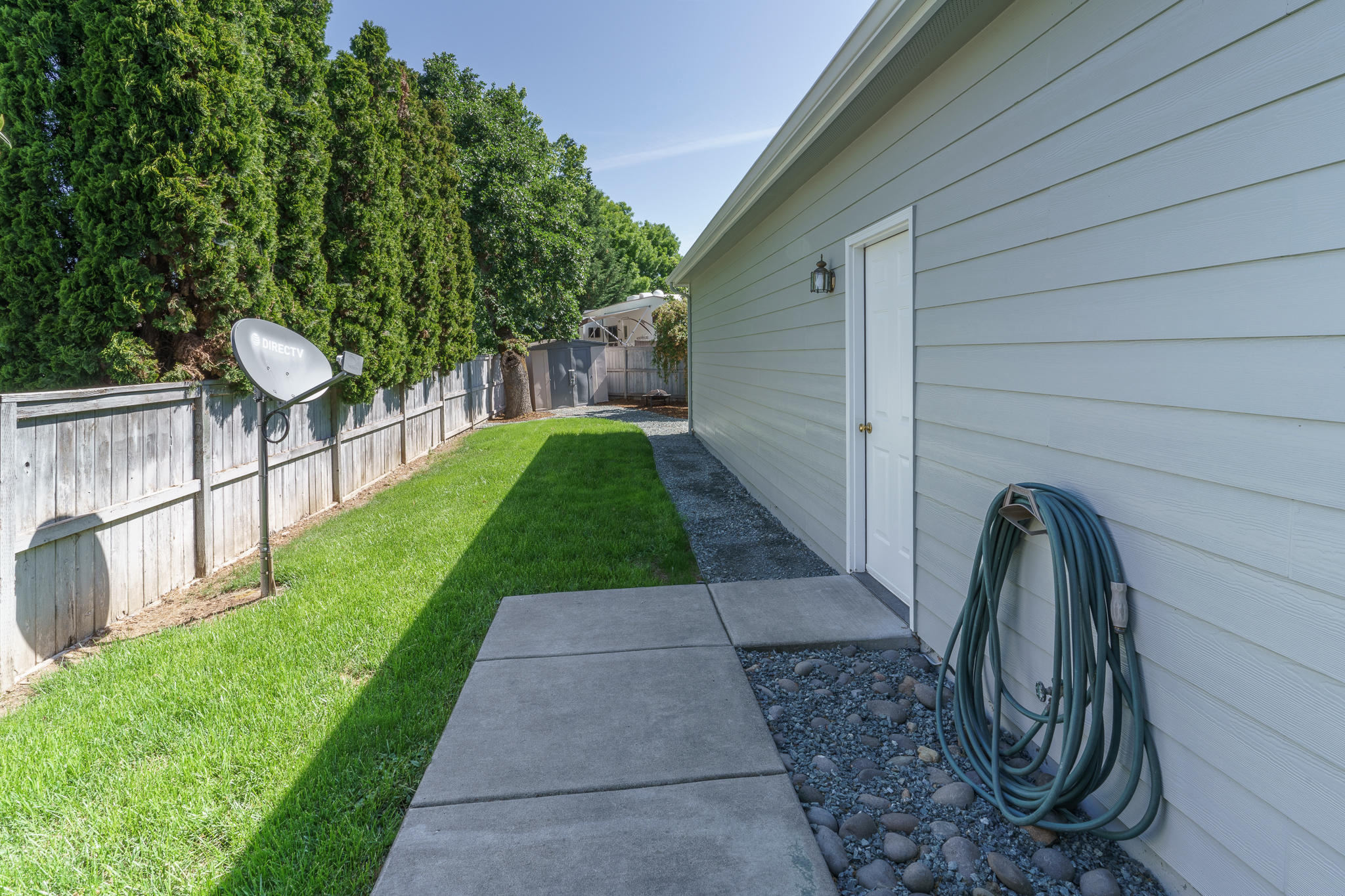 536 Ridgeway Circle Central Point, OR 97502 - Photo 10 of 31 Back yard area