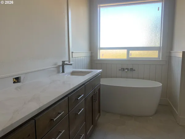 $676,000 | 1892 South Holly Street, Canby, OR 97013