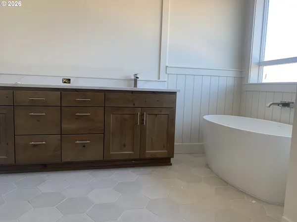 $676,000 | 1892 South Holly Street, Canby, OR 97013