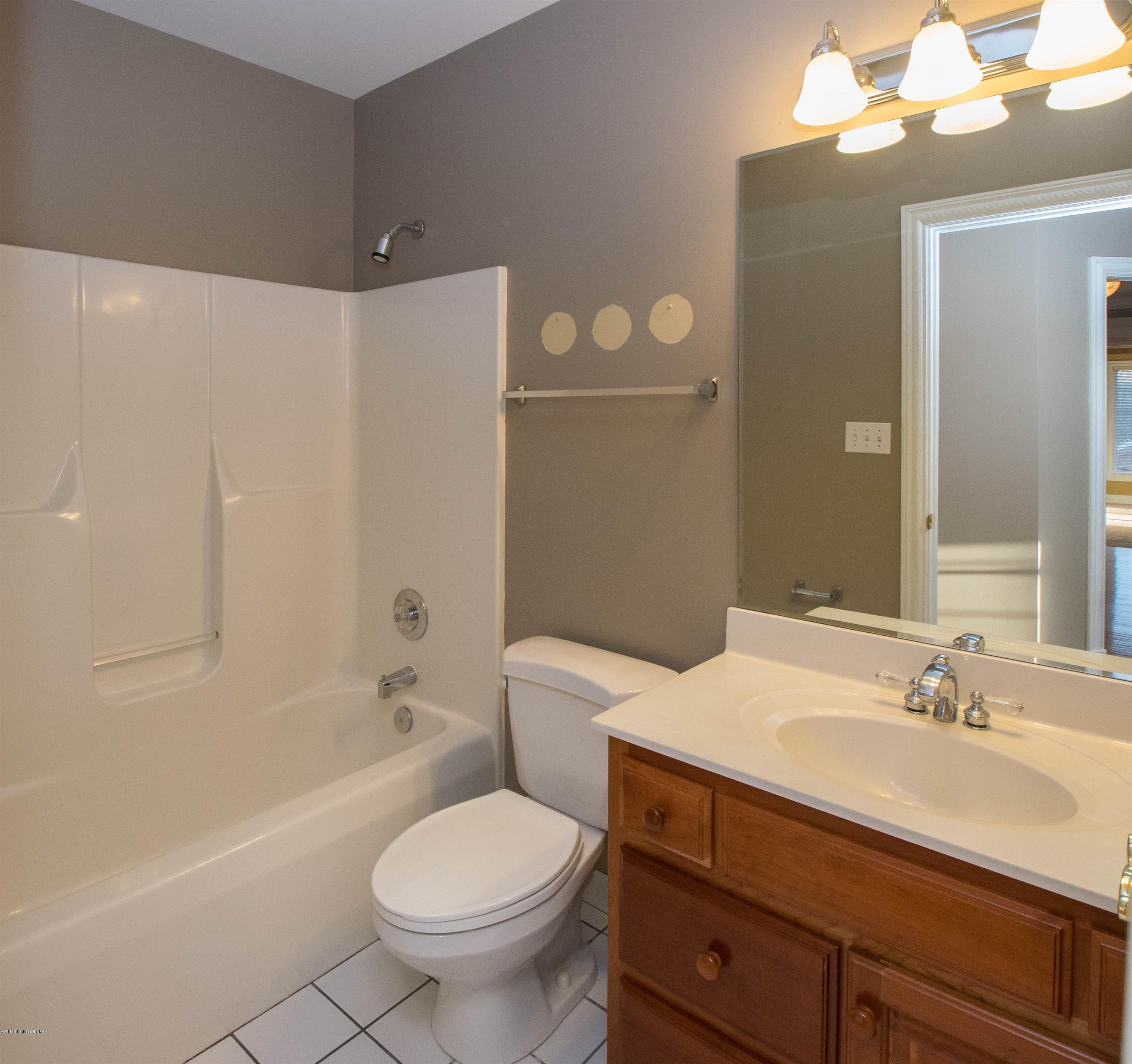 7 Anchorage Pointe Anchorage, KY 40223 - Photo 47 of 62 047_Bathroom