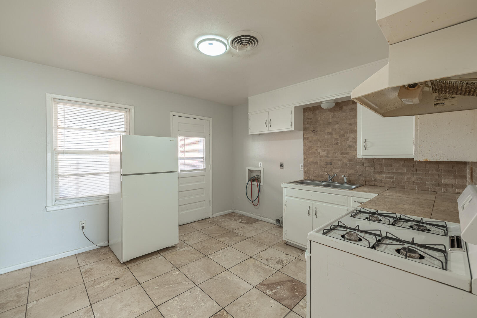 2402 46th Street Lubbock, TX 79412 - Photo 5 of 35 1-18