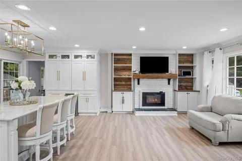 $649,990 | 30 Marbeth Circle, Miller Place, NY 11764
