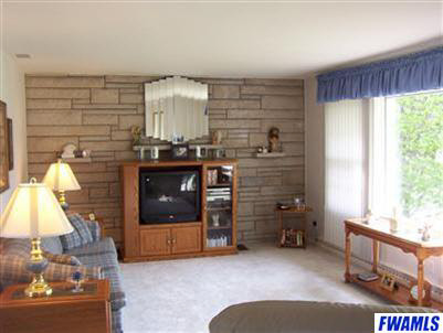 1706 Mayflower Road Fort Wayne, IN 46819 - Photo 3 of 20