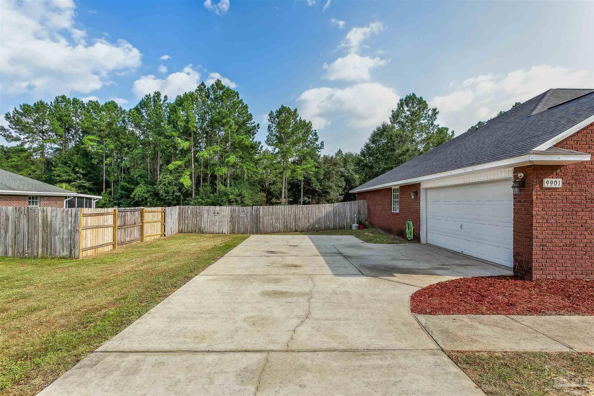 9901 Nichols Lake Road Milton, FL 32583 - Photo 4 of 42 Gallery Image 4