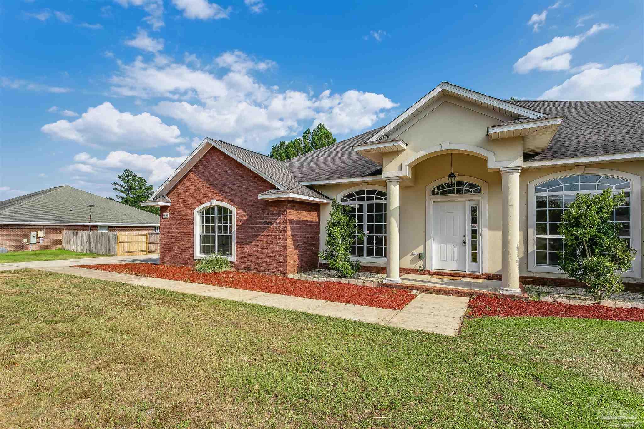9901 Nichols Lake Road Milton, FL 32583 - Photo 5 of 42 Gallery Image 5