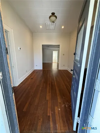 $1,395 | 619 East Donegan Street, Seguin, TX 78155