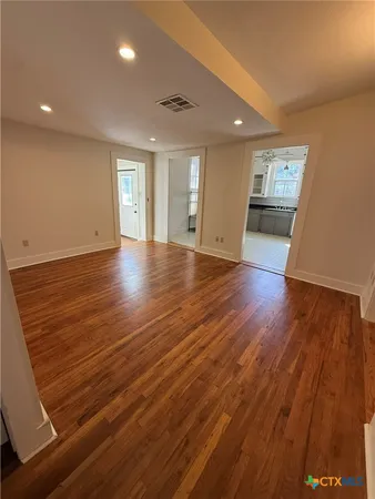 $1,395 | 619 East Donegan Street, Seguin, TX 78155