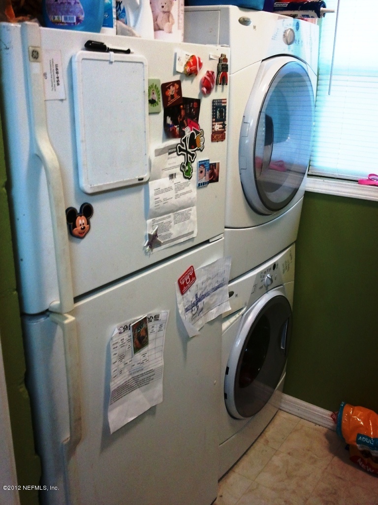2133 Newberry Road Jacksonville, FL 32218 - Photo 7 of 29 a utility room with dryer and washer