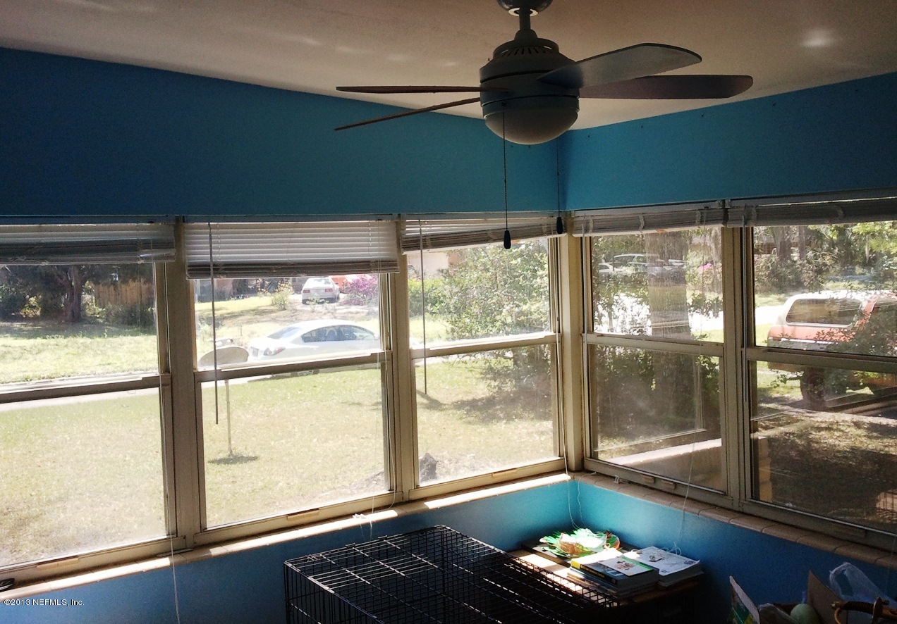 2133 Newberry Road Jacksonville, FL 32218 - Photo 10 of 29 a living room with furniture and a large window