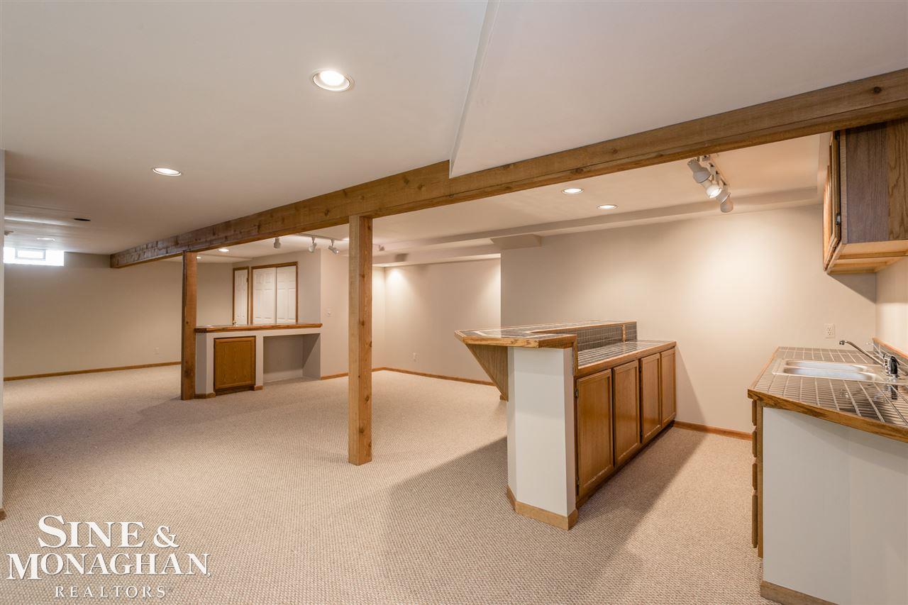 422 Lake Forest Road Rochester Hills, MI 48309 - Photo 41 of 59