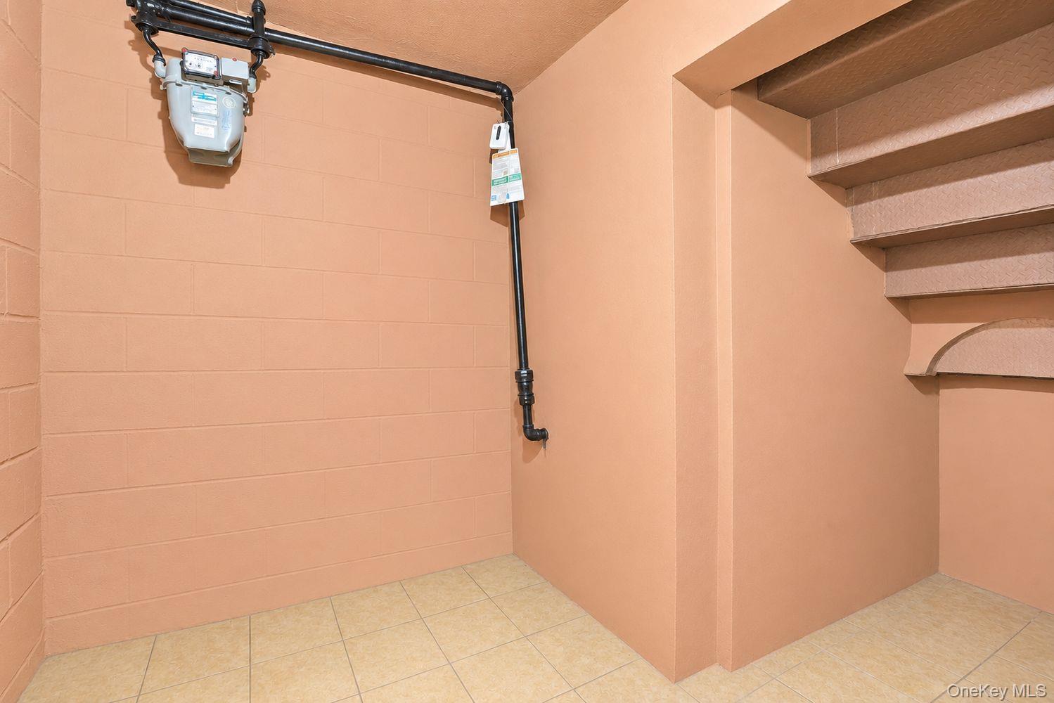 4223 Digney Avenue Bronx, NY 10466 - Photo 36 of 39