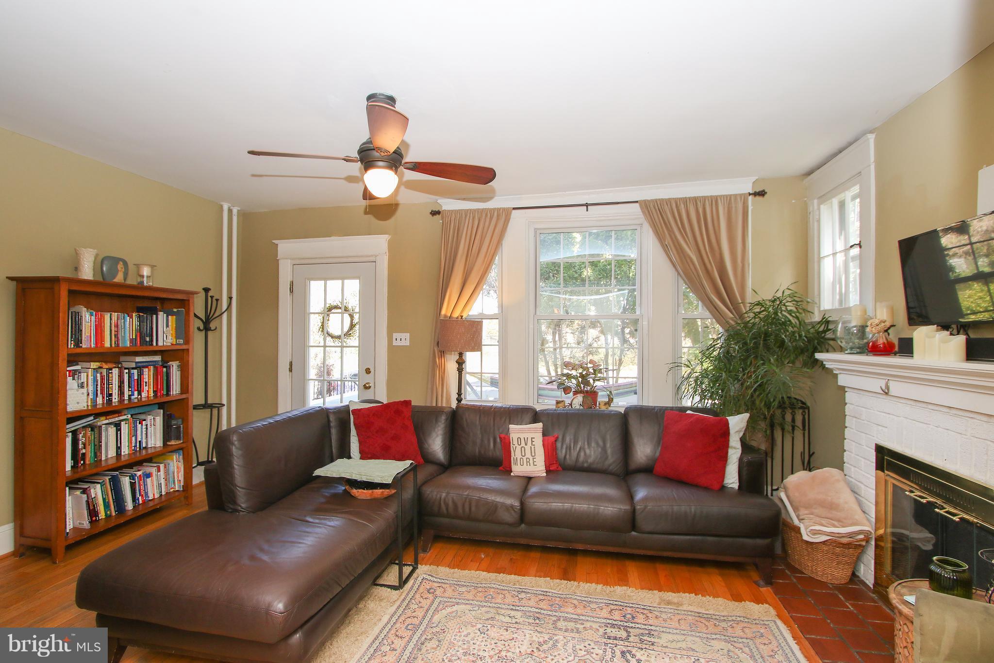 4318 River Road Northwest Washington, DC 20016 - Photo 5 of 29 Family Room