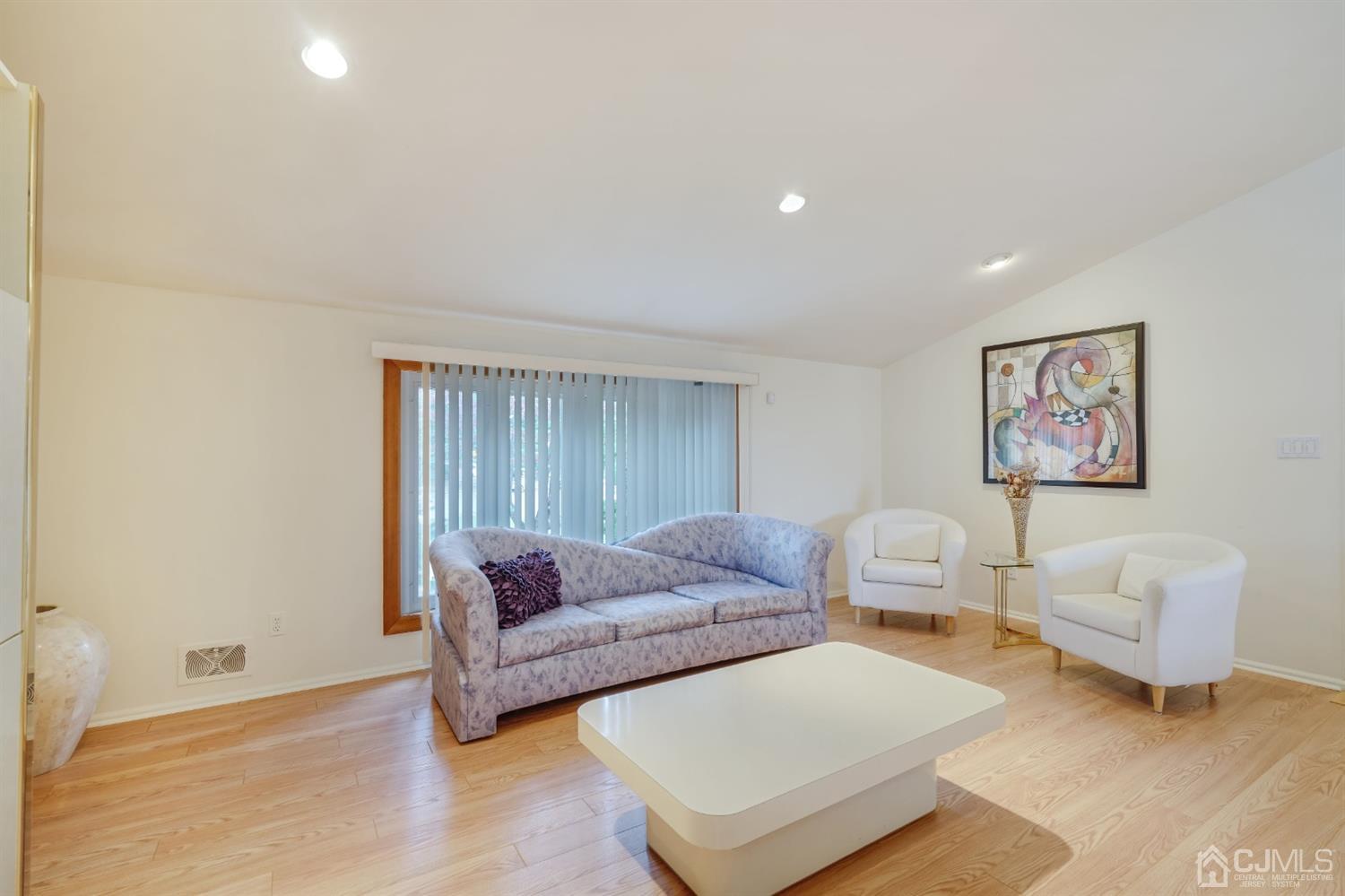 8 Buck Road East Brunswick, NJ 08816 - Photo 16 of 44 Gallery Image 16