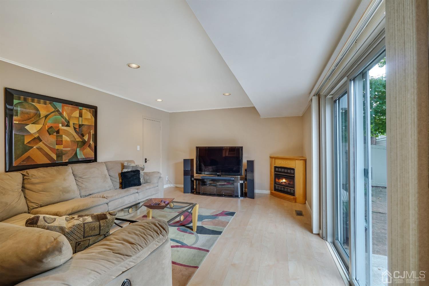 8 Buck Road East Brunswick, NJ 08816 - Photo 20 of 44 Gallery Image 20
