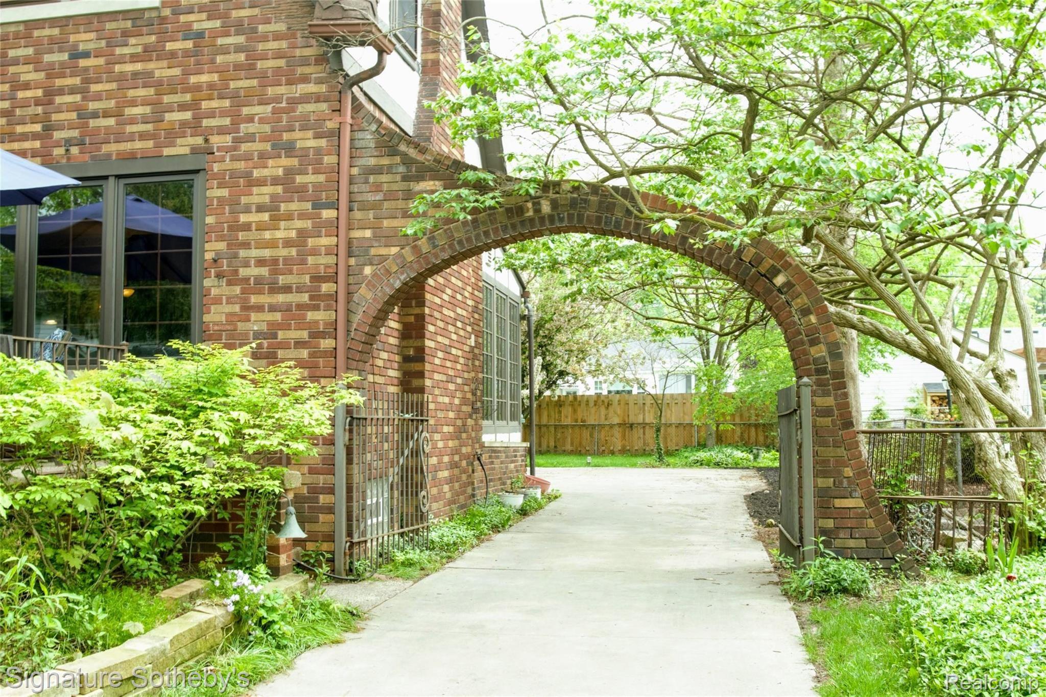 1024 Nottingham Road Grosse Pointe, MI 48230 - Photo 36 of 38 Exterior11.jpg