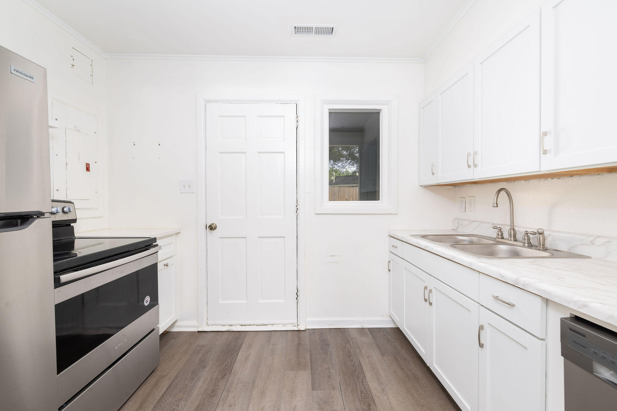 2 Ellen Avenue Mount Pleasant, SC 29464 - Photo 31 of 47 413A3451-Edit