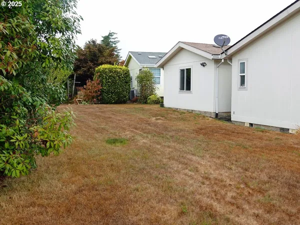 a view of a house with a backyard